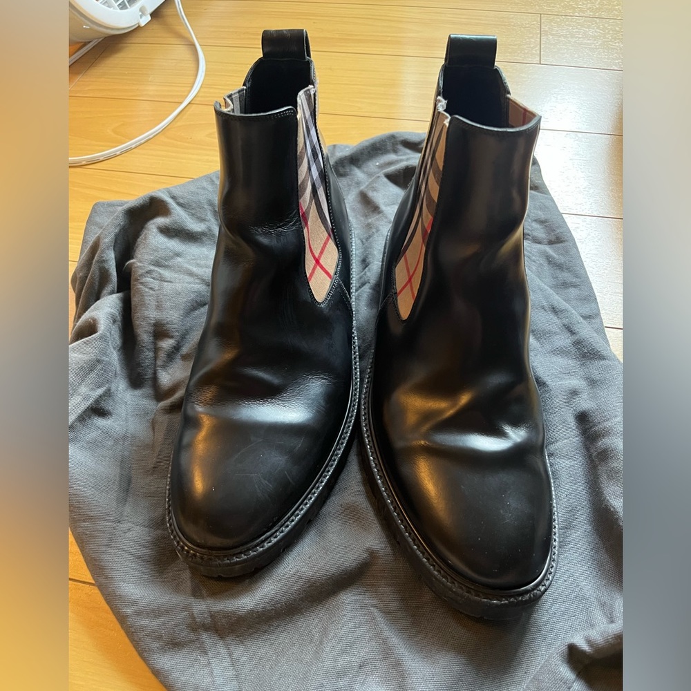 Burberry mens Chelsea boots